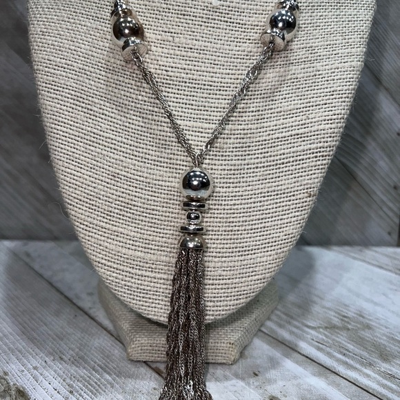 Silver tassel necklace - Picture 2 of 3